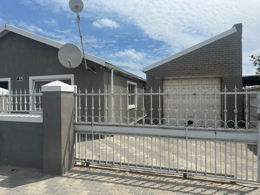 4 Bedroom Property for Sale in Electric City Western Cape